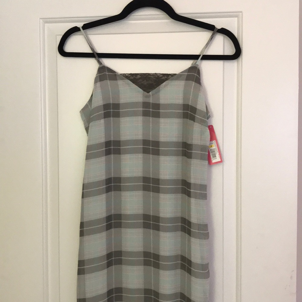 Plaid dress with lace. 💕